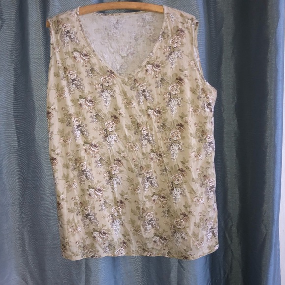 Floral Sleeveless V-Neck Top- no tags- 24” pit to pit- real pretty - Picture 4 of 12